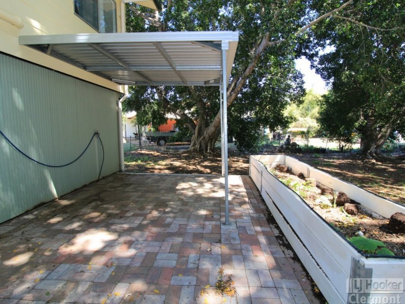 22 Collins Street, Clermont QLD 4721