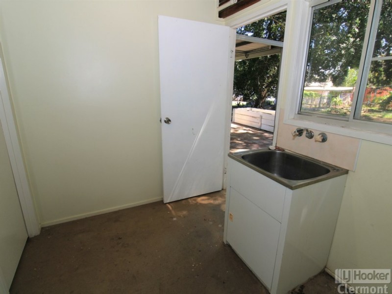 22 Collins Street, Clermont QLD 4721