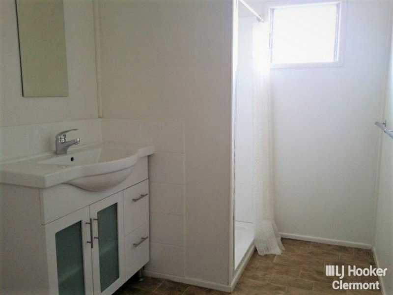 Unit 1, 2 & 3/16 Kitchener Street, Clermont QLD 4721