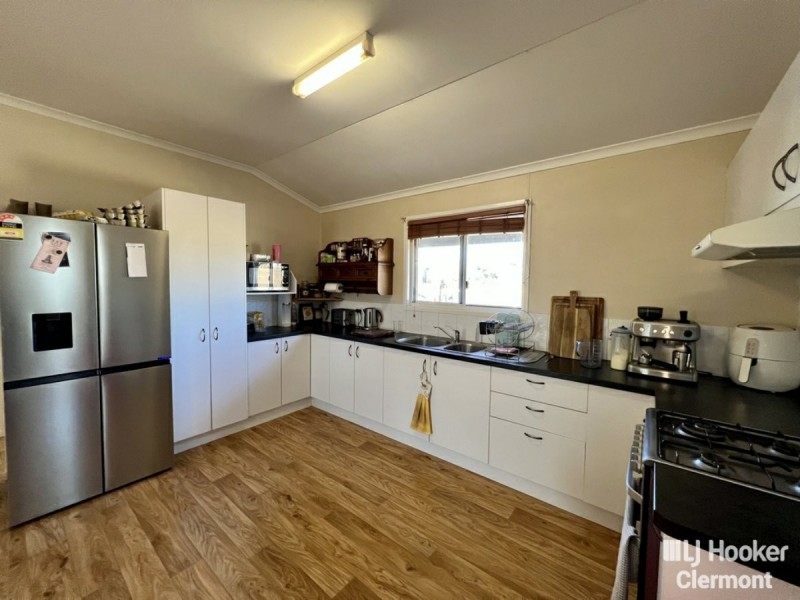 75 Melrose Drive, Clermont QLD 4721