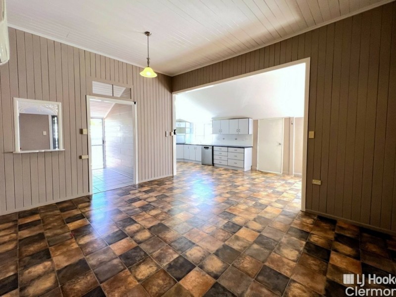 2 Sirius Street, Clermont QLD 4721