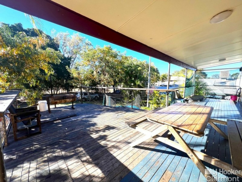 8 Kitchener Street, Clermont QLD 4721