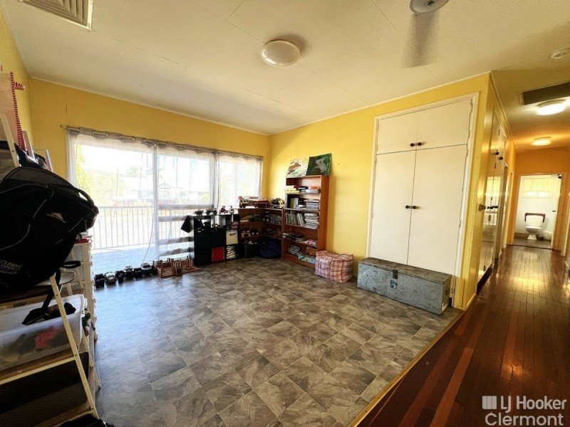 8 Kitchener Street, Clermont QLD 4721