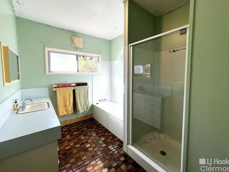 8 Kitchener Street, Clermont QLD 4721