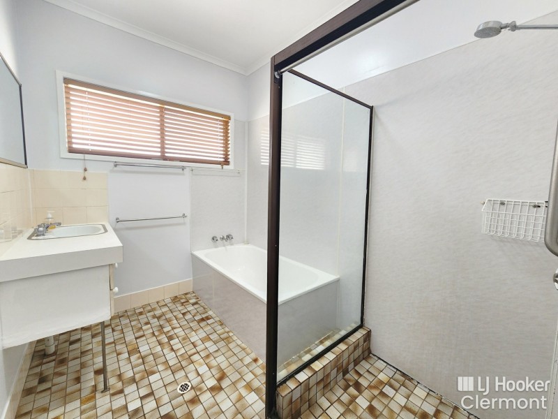 34 Collins Street, Clermont QLD 4721