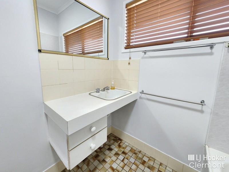 34 Collins Street, Clermont QLD 4721