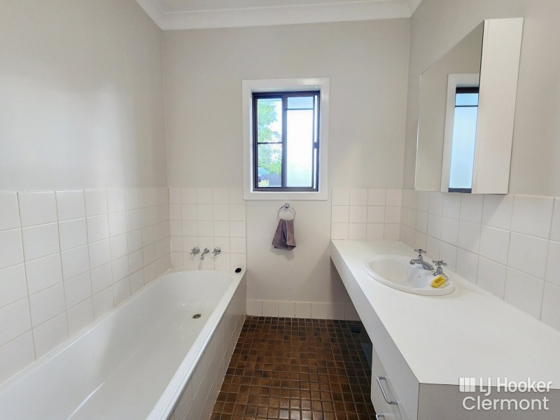 11 Carina Crescent, Clermont QLD 4721