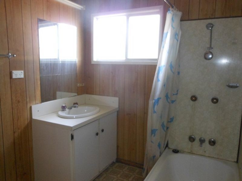 Unit 2/4 Collins Street, Clermont QLD 4721