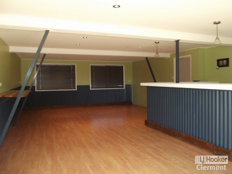 8 Athol Court, Clermont QLD 4721