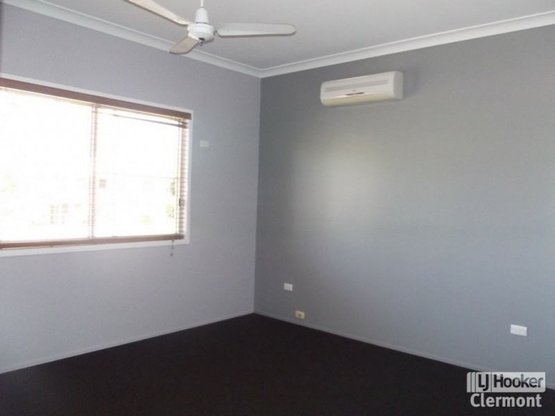 8 Athol Court, Clermont QLD 4721