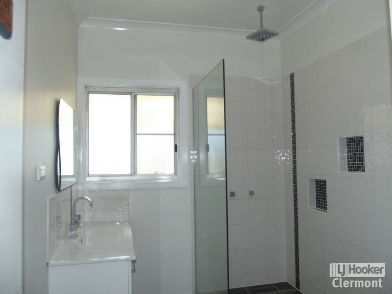 8 Athol Court, Clermont QLD 4721