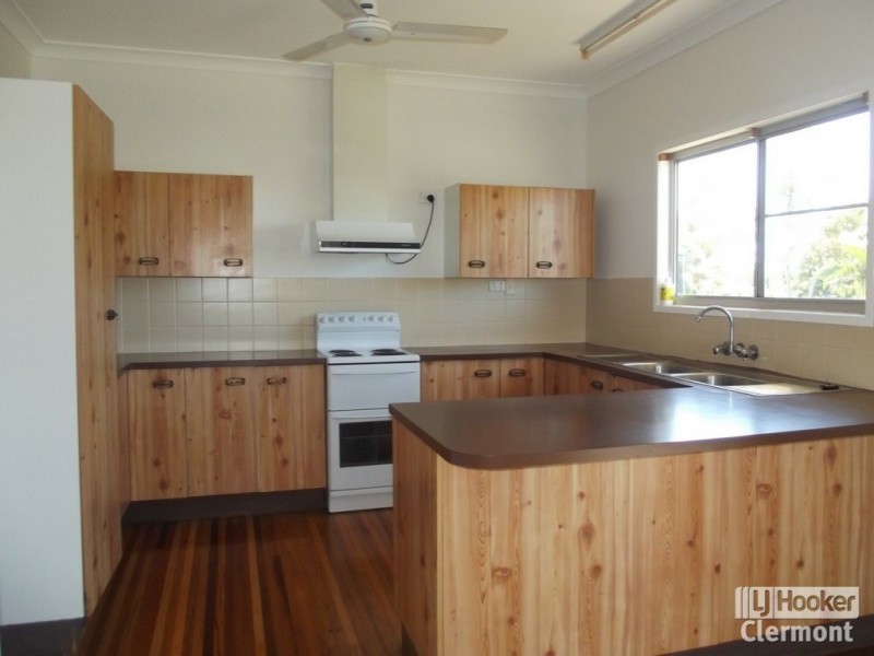 8 Athol Court, Clermont QLD 4721