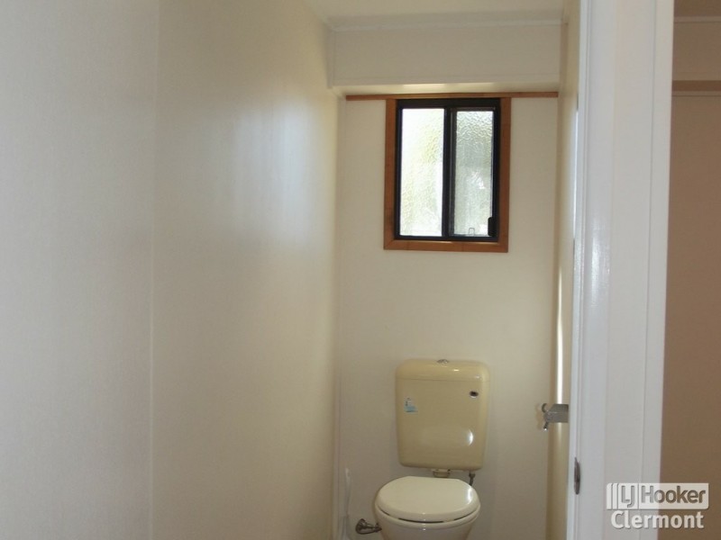 8 Athol Court, Clermont QLD 4721