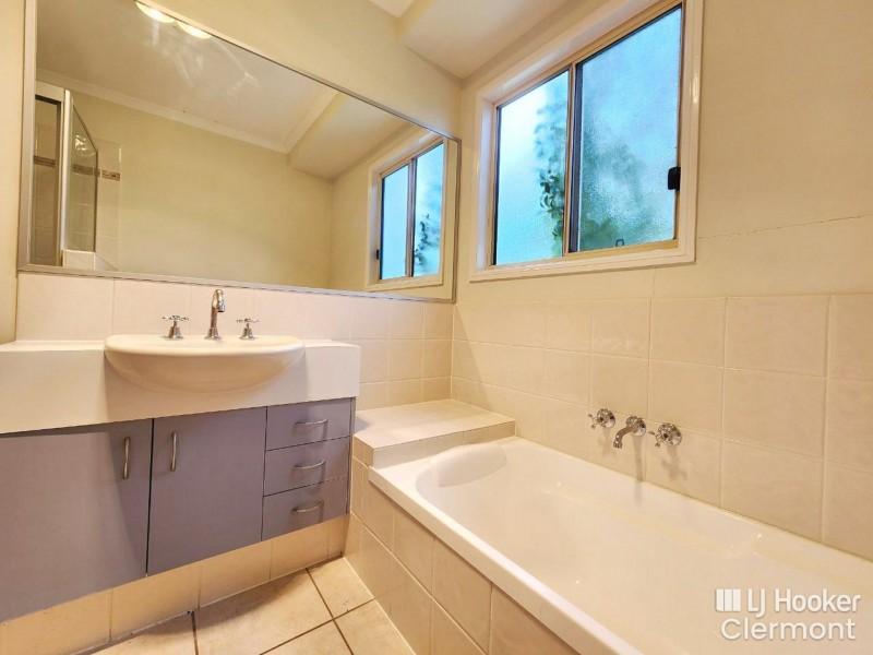 27 Blair Street, Clermont QLD 4721