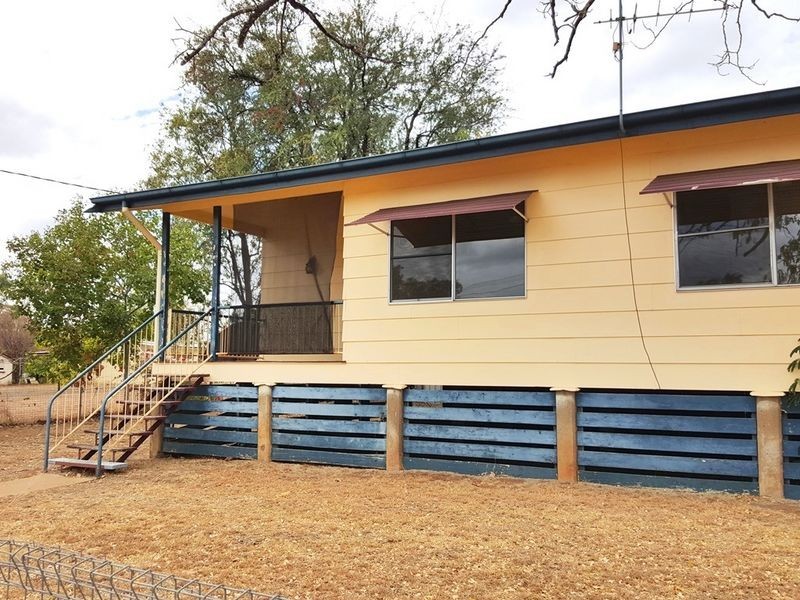 1/16 Kitchener Street, Clermont QLD 4721