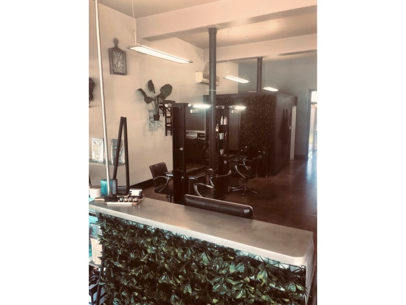 - Salon in Main, Clermont QLD 4721