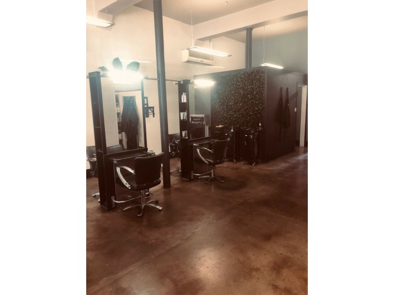 - Salon in Main, Clermont QLD 4721