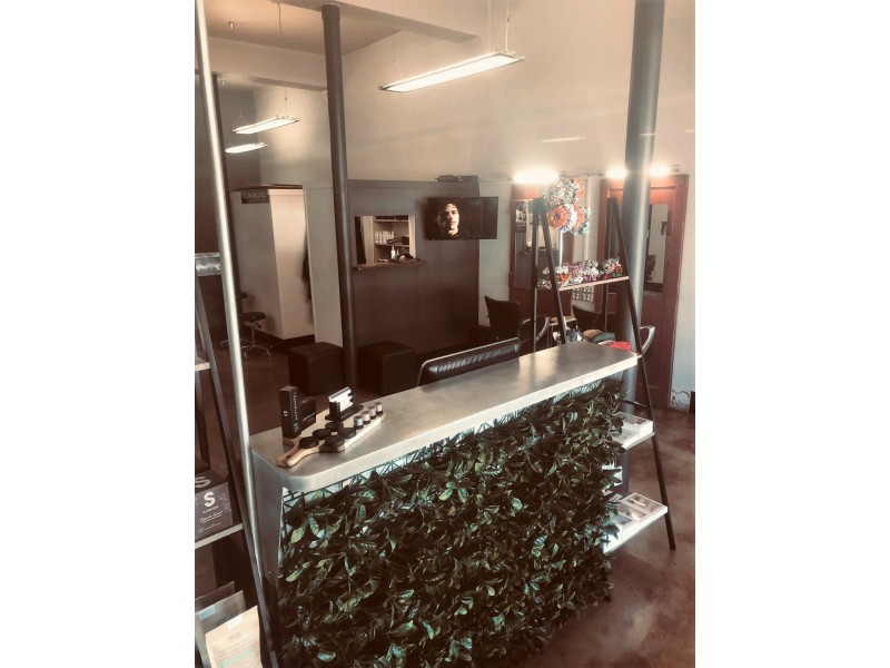 - Salon in Main, Clermont QLD 4721