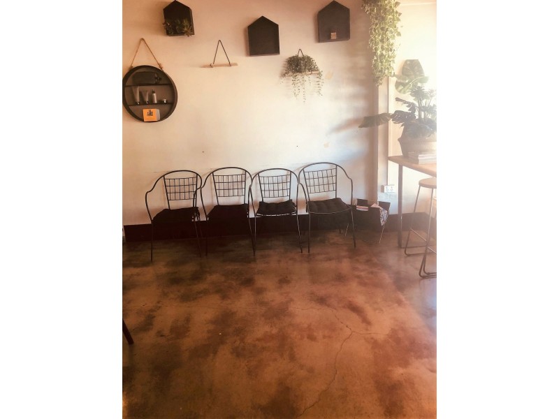 - Salon in Main, Clermont QLD 4721