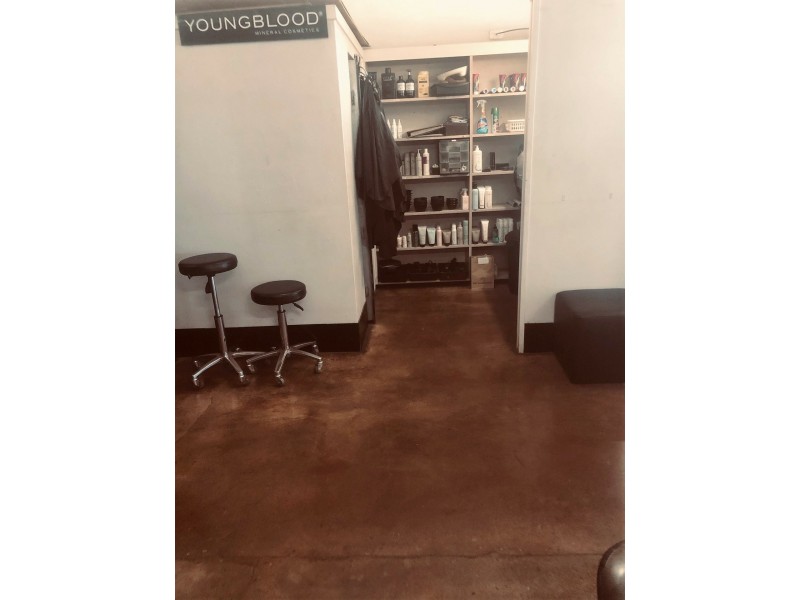 - Salon in Main, Clermont QLD 4721