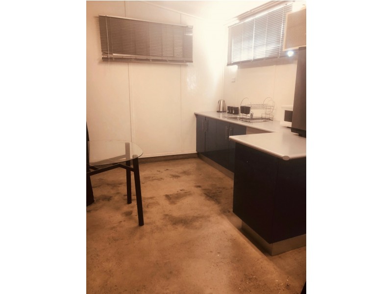 - Salon in Main, Clermont QLD 4721