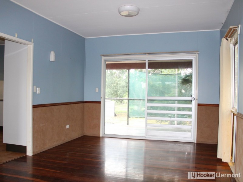8 Kitchener Street, Clermont QLD 4721