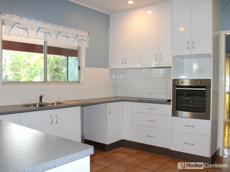8 Kitchener Street, Clermont QLD 4721