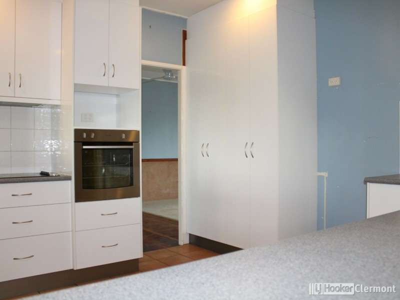 8 Kitchener Street, Clermont QLD 4721