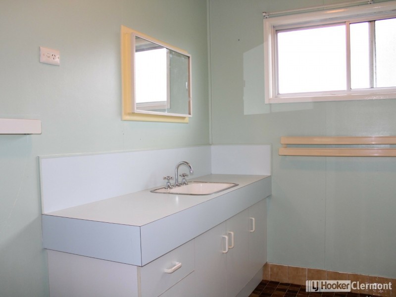 8 Kitchener Street, Clermont QLD 4721