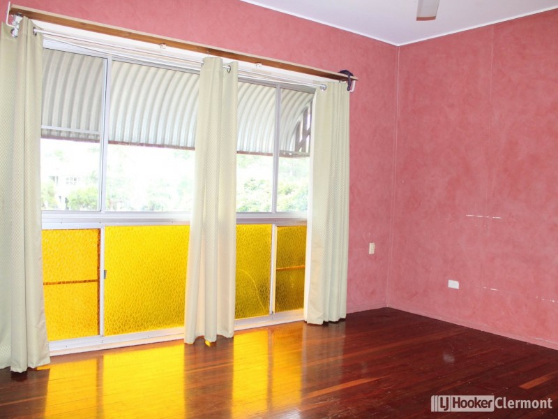 8 Kitchener Street, Clermont QLD 4721