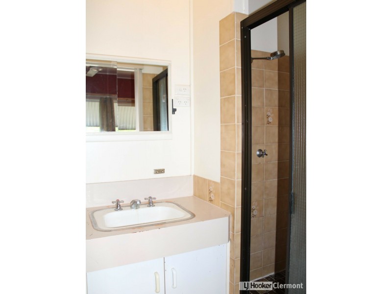 8 Kitchener Street, Clermont QLD 4721