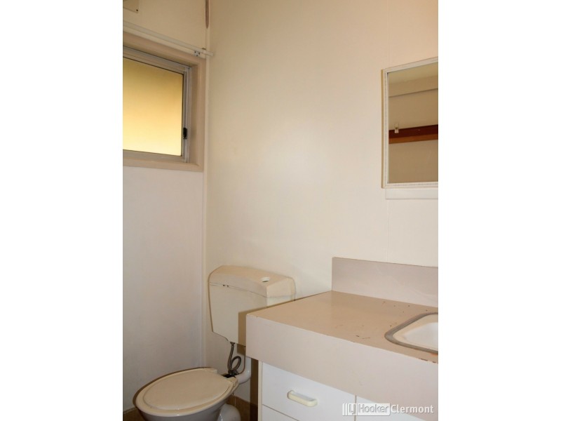 8 Kitchener Street, Clermont QLD 4721