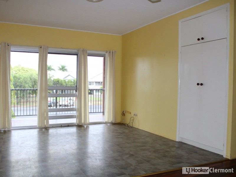 8 Kitchener Street, Clermont QLD 4721