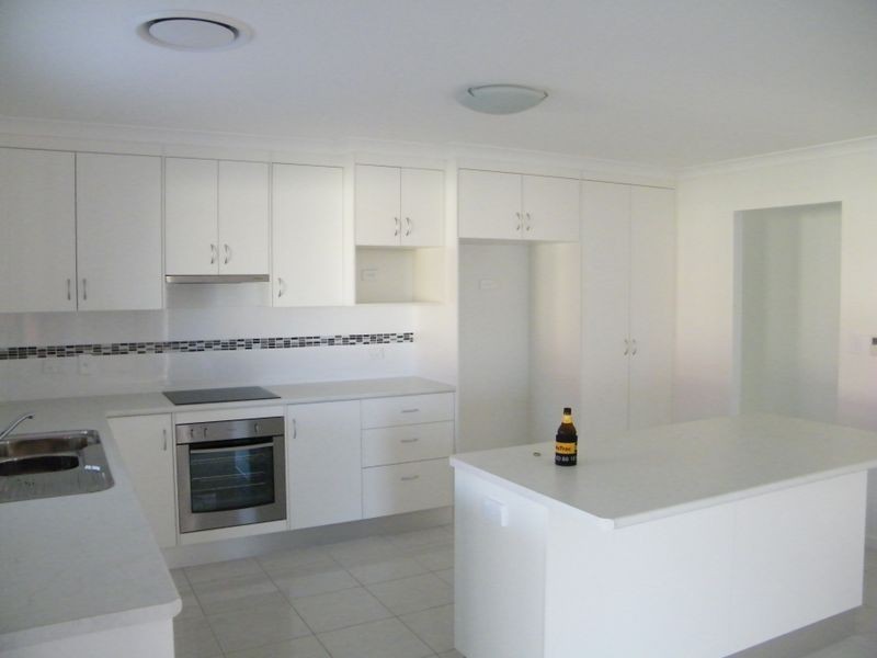 16 Scotts Peak Drive, Capella QLD 4723