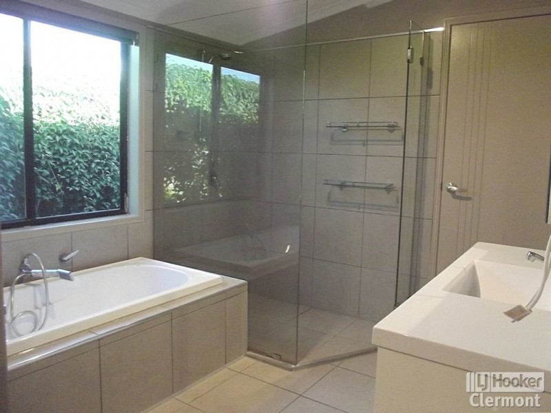 25 Jellicoe Street, Clermont QLD 4721