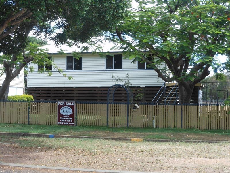 25 Kitchener Street, Clermont QLD 4721
