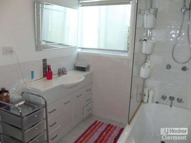 33 Mimosa Street, Clermont QLD 4721