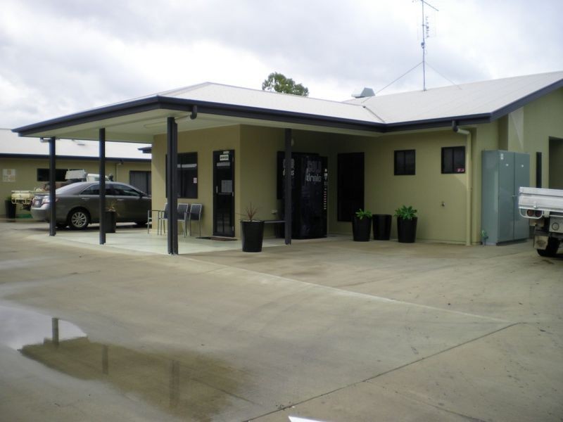 Units Sullivan Street, Emerald QLD 4720