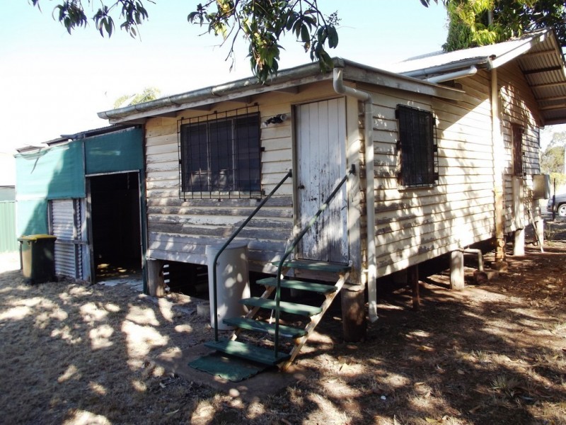 4 Lavarack Street, Clermont QLD 4721