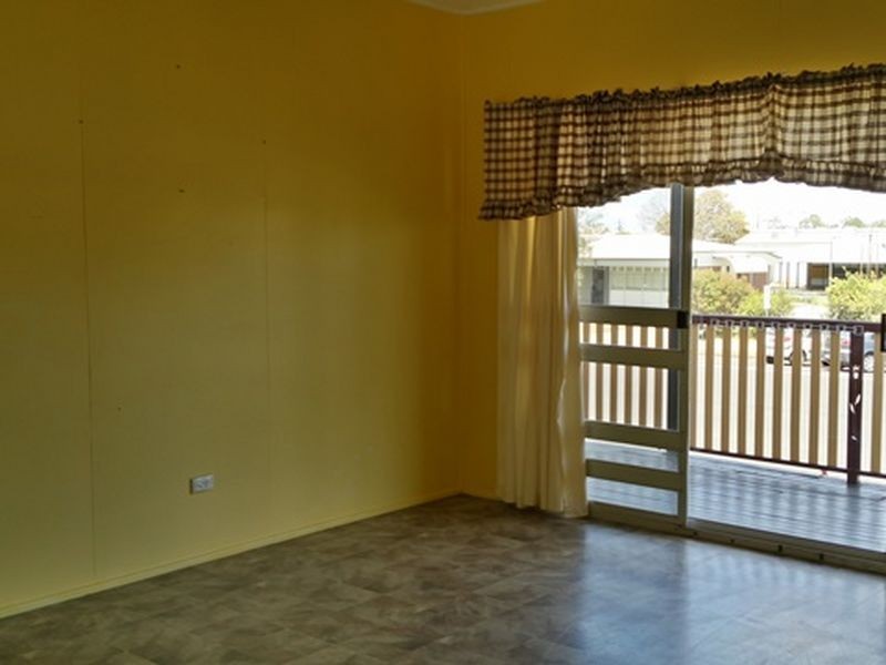 8 Kitchener Street, Clermont QLD 4721