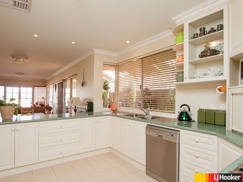 28 Amberley Way, Jandabup WA 6065