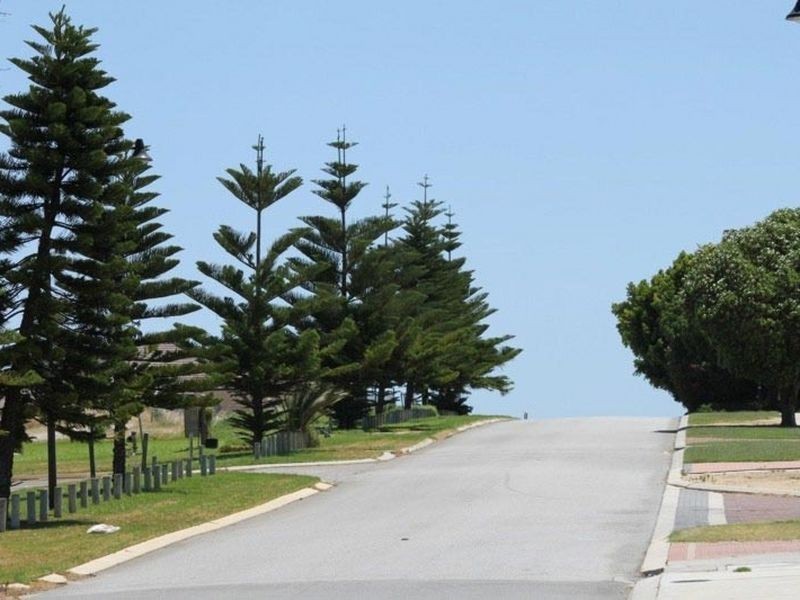 Lot 626 Rhoeo Outlook, Sinagra WA 6065