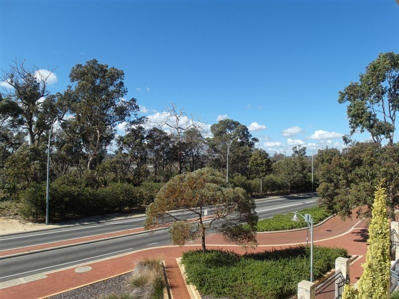 437 LAKESIDE DRIVE, Joondalup WA 6027