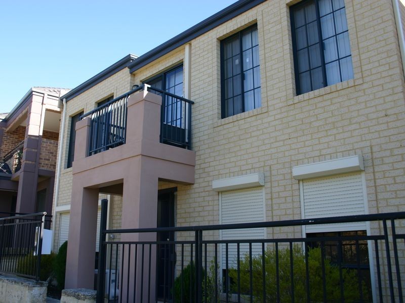 11 lakeside Drive, Joondalup WA 6027