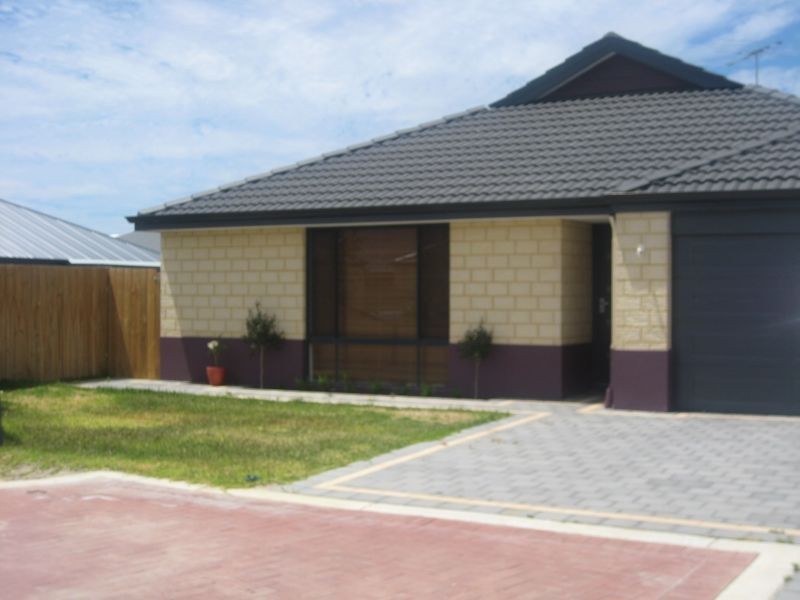 12 Grallina Way, Tapping WA 6065