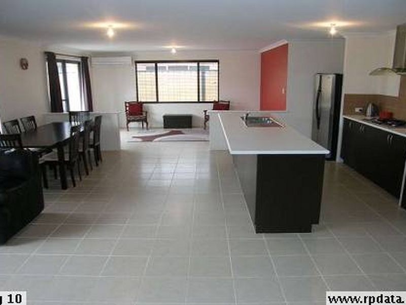 12 Grallina Way, Tapping WA 6065