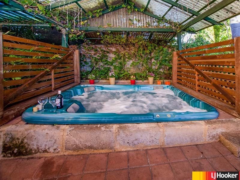 12 Desault Cove, Ballajura WA 6066