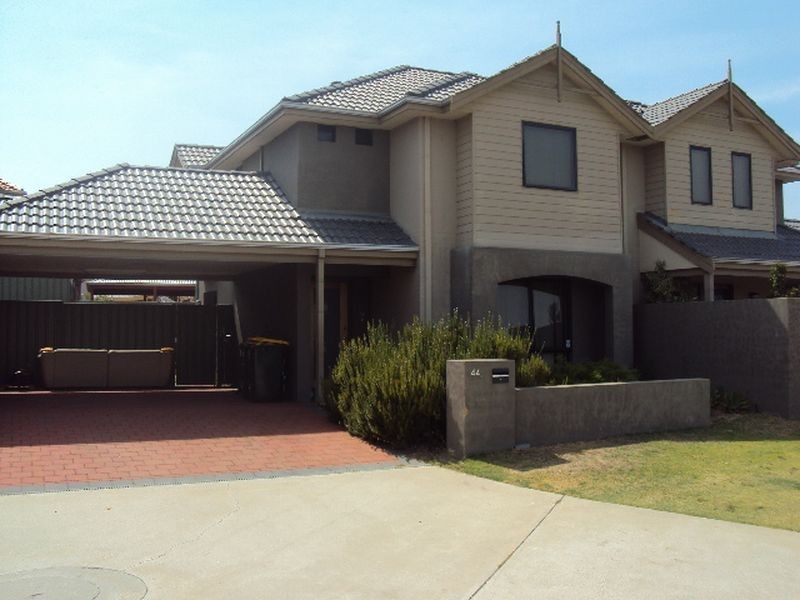 44 Hollins Bend, Madeley WA 6065