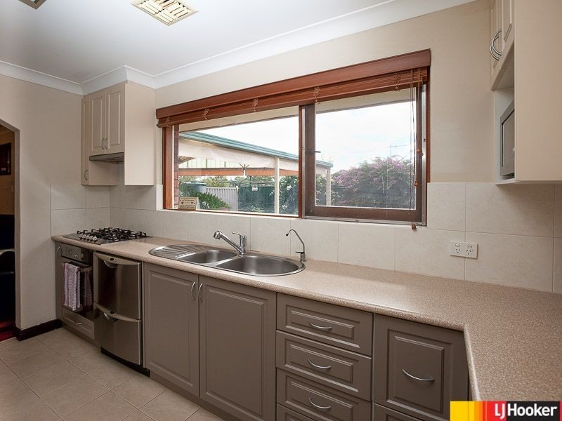 9 Debenham Way, Hillarys WA 6025