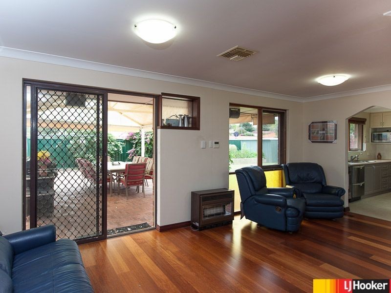9 Debenham Way, Hillarys WA 6025